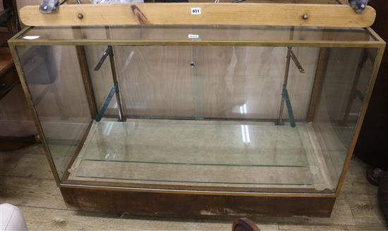 A shop display cabinet, W.120cm